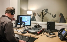 Students participate in the Podcasting the Anthropocene undergraduate class