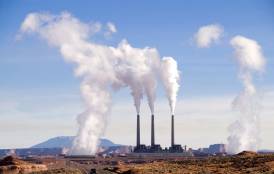 Power plant releasing carbon emissions 
